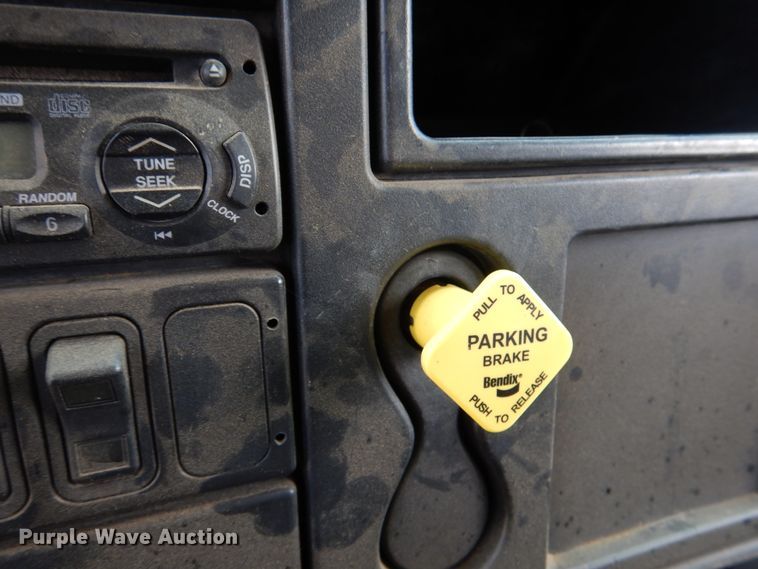 image for item DM3883 2007 International 7400  dump truck