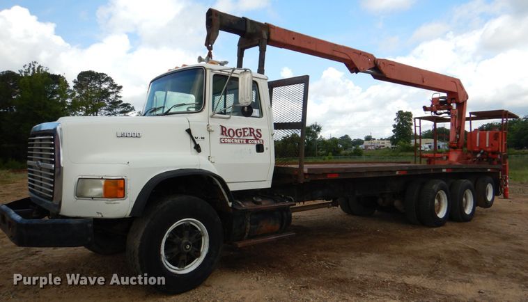 image for item DM3900 1995 Ford LTS9000  crane truck