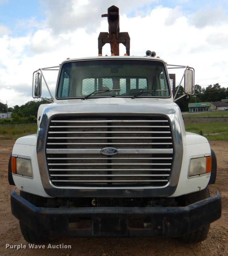 image for item DM3900 1995 Ford LTS9000  crane truck