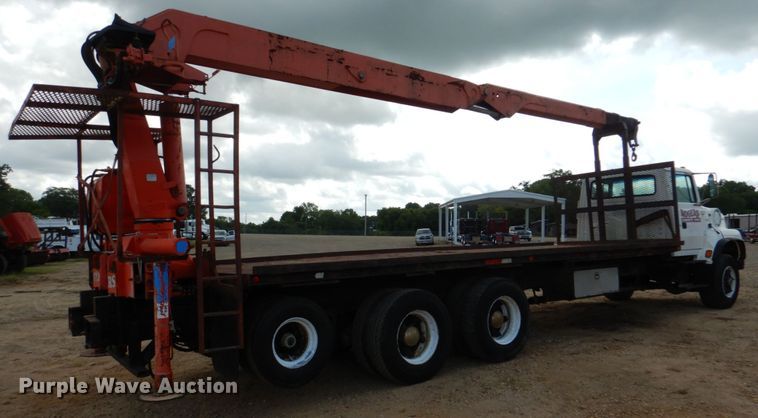 image for item DM3900 1995 Ford LTS9000  crane truck