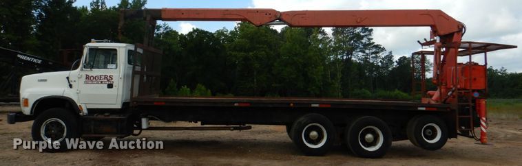 image for item DM3900 1995 Ford LTS9000  crane truck