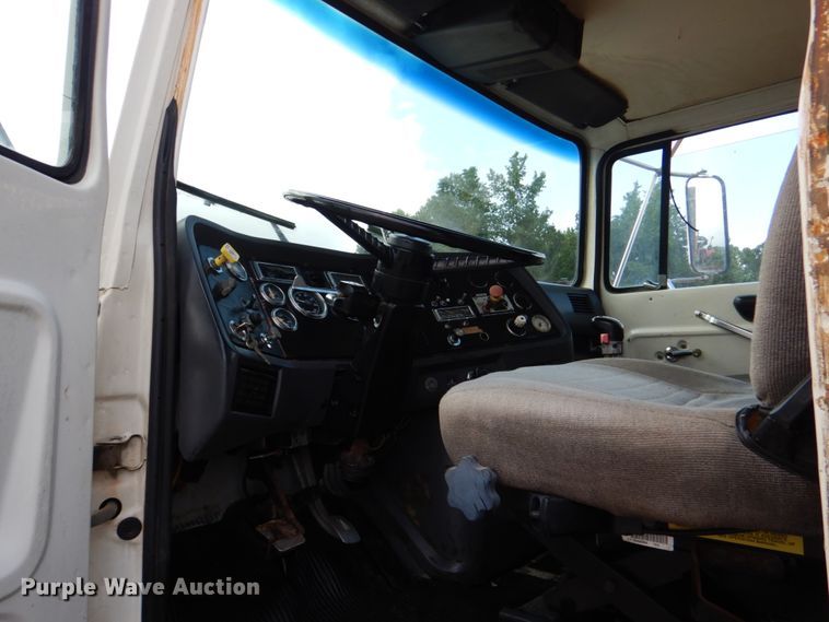 image for item DM3900 1995 Ford LTS9000  crane truck