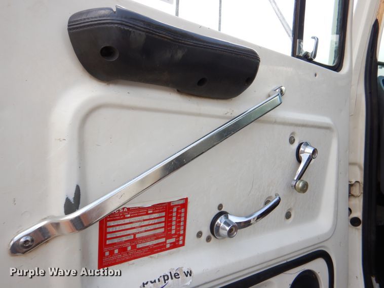 image for item DM3900 1995 Ford LTS9000  crane truck