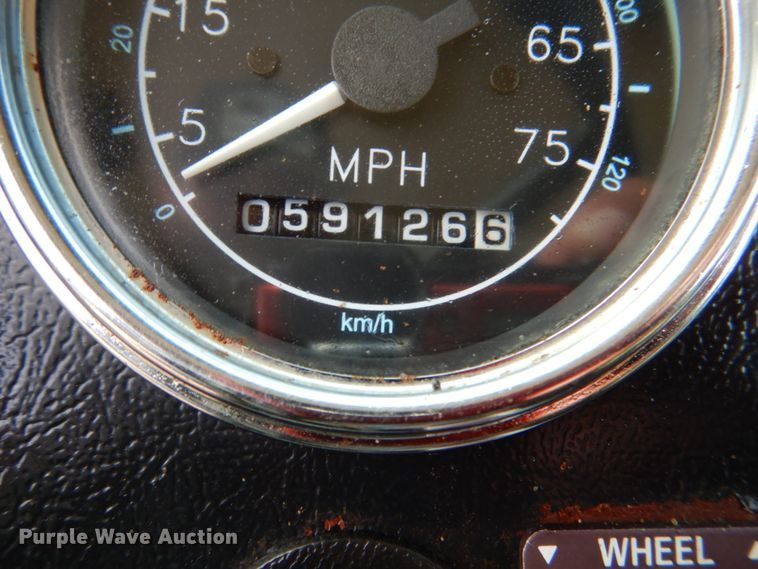 image for item DM3900 1995 Ford LTS9000  crane truck