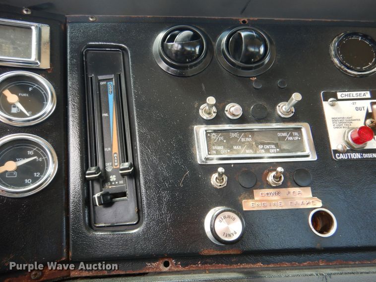 image for item DM3900 1995 Ford LTS9000  crane truck