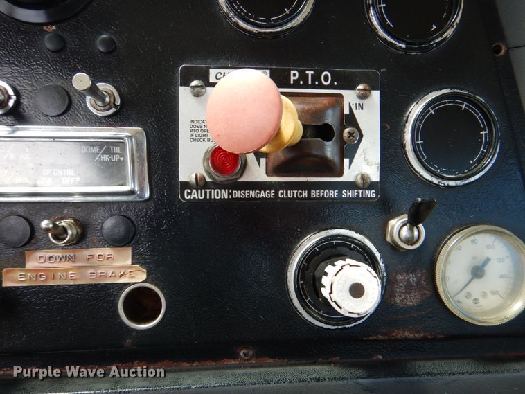 image for item DM3900 1995 Ford LTS9000  crane truck