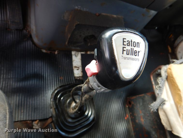 image for item DM3900 1995 Ford LTS9000  crane truck