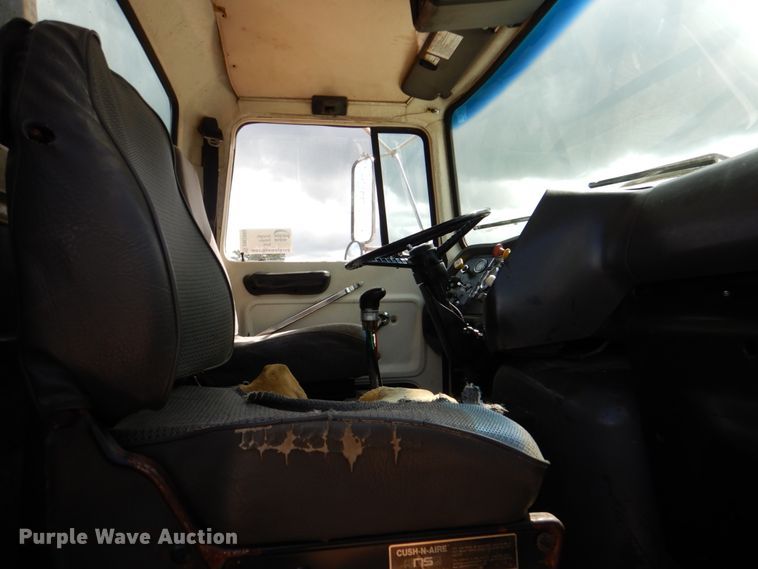 image for item DM3900 1995 Ford LTS9000  crane truck