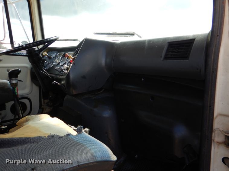 image for item DM3900 1995 Ford LTS9000  crane truck