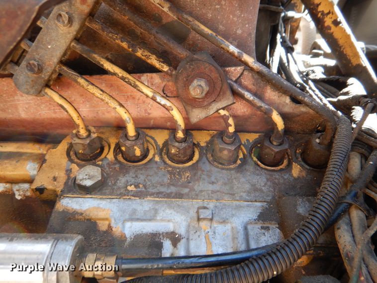 image for item DM3900 1995 Ford LTS9000  crane truck