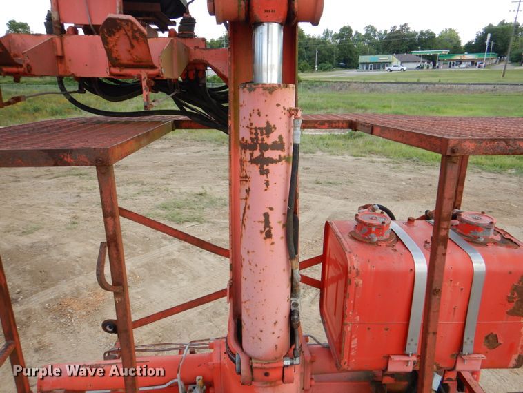 image for item DM3900 1995 Ford LTS9000  crane truck