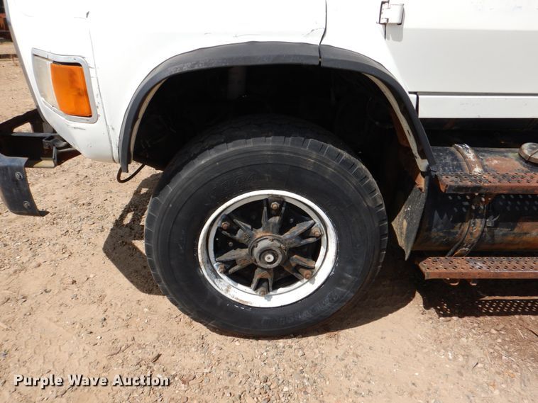 image for item DM3900 1995 Ford LTS9000  crane truck