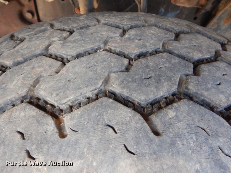 image for item DM3900 1995 Ford LTS9000  crane truck