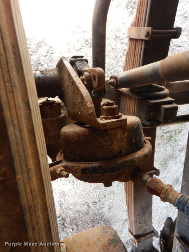 image for item DM3900 1995 Ford LTS9000  crane truck