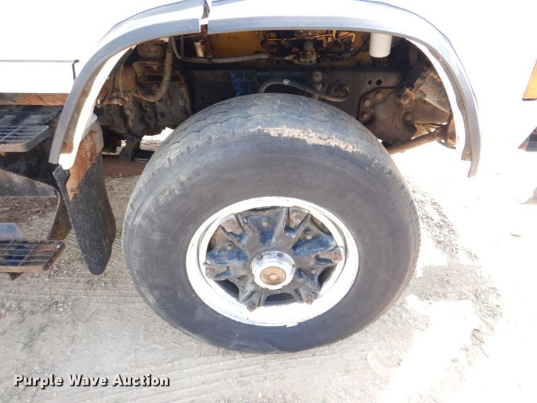 image for item DM3900 1995 Ford LTS9000  crane truck