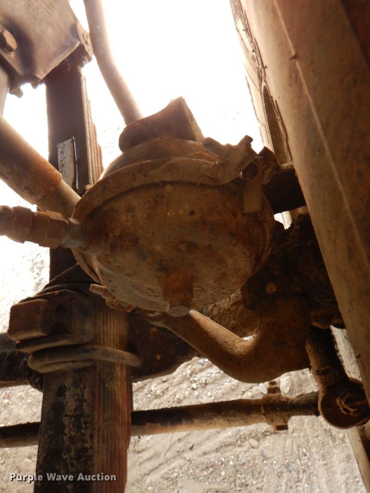 image for item DM3900 1995 Ford LTS9000  crane truck