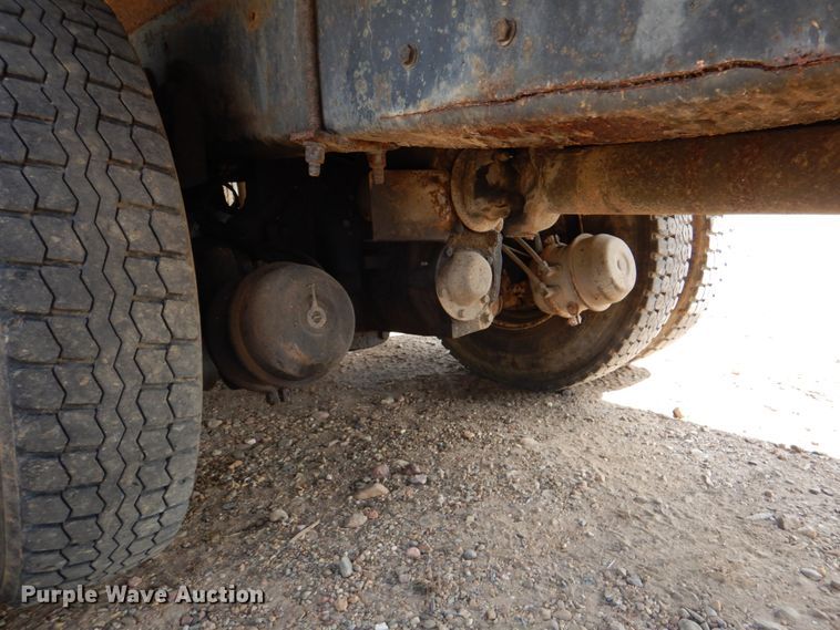 image for item DM3900 1995 Ford LTS9000  crane truck