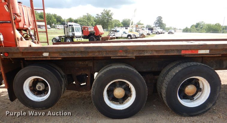 image for item DM3900 1995 Ford LTS9000  crane truck