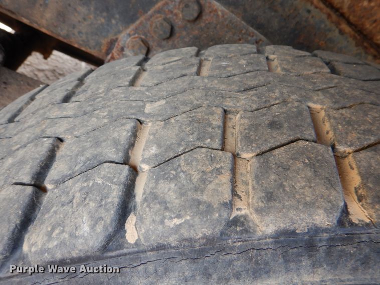 image for item DM3900 1995 Ford LTS9000  crane truck