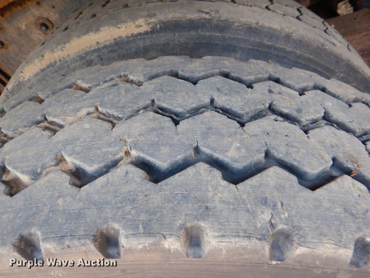 image for item DM3900 1995 Ford LTS9000  crane truck