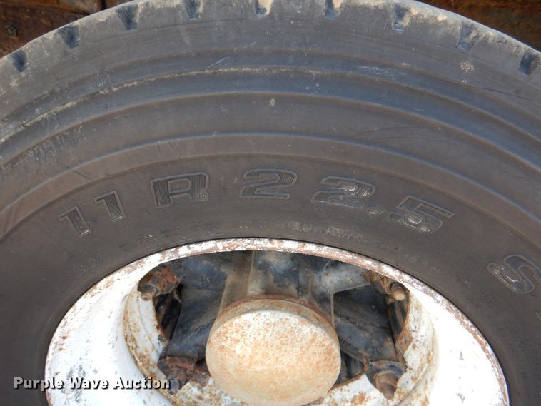 image for item DM3900 1995 Ford LTS9000  crane truck