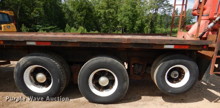 image for item DM3900 1995 Ford LTS9000  crane truck