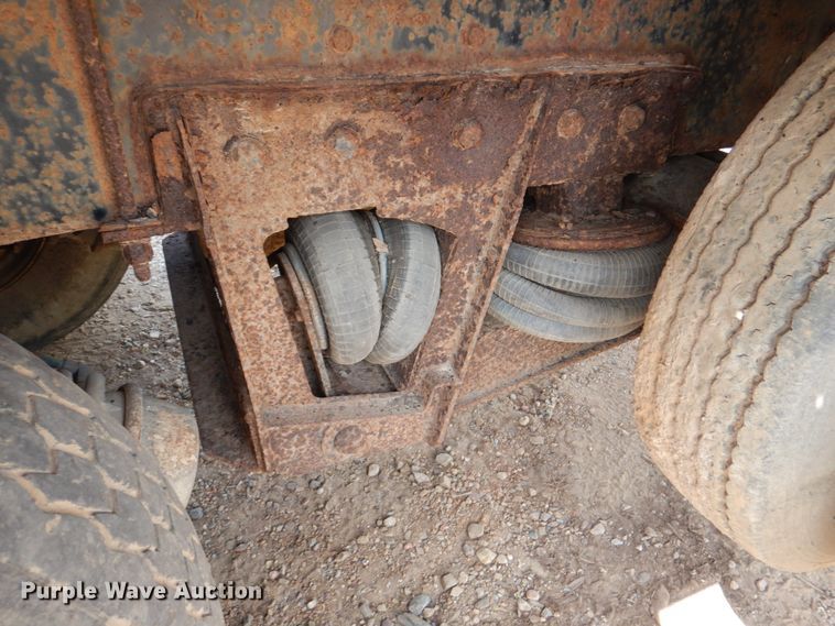 image for item DM3900 1995 Ford LTS9000  crane truck