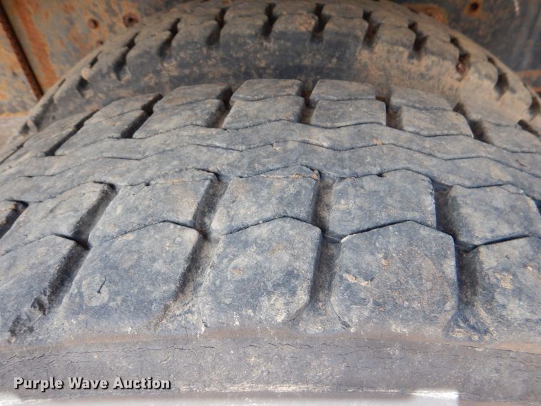 image for item DM3900 1995 Ford LTS9000  crane truck