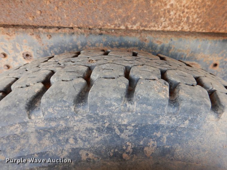 image for item DM3900 1995 Ford LTS9000  crane truck