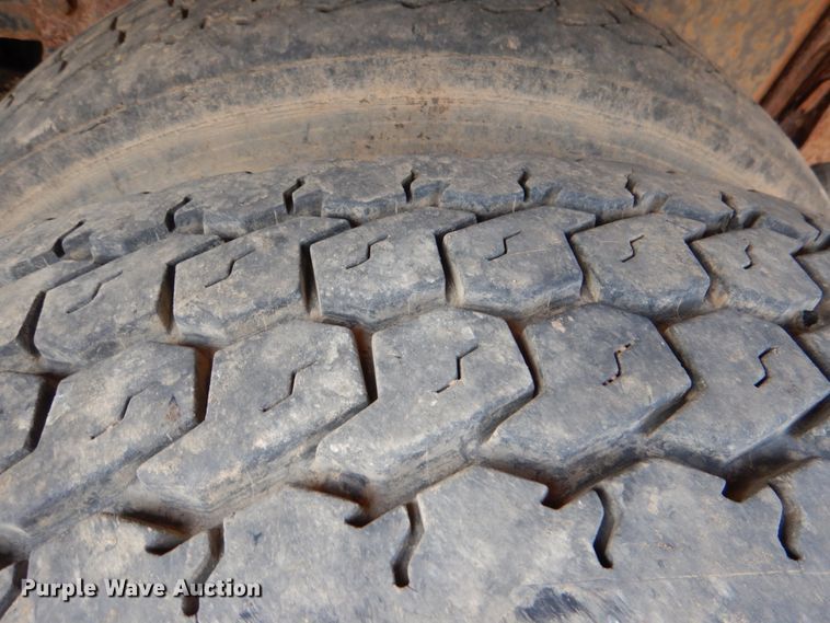 image for item DM3900 1995 Ford LTS9000  crane truck