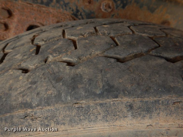 image for item DM3900 1995 Ford LTS9000  crane truck