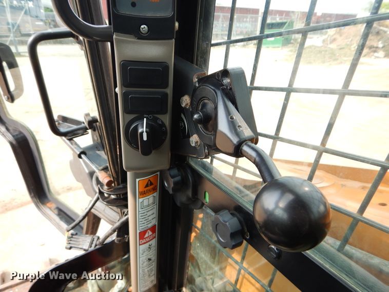 image for item DM4344 2013 Case SR220  skid steer loader