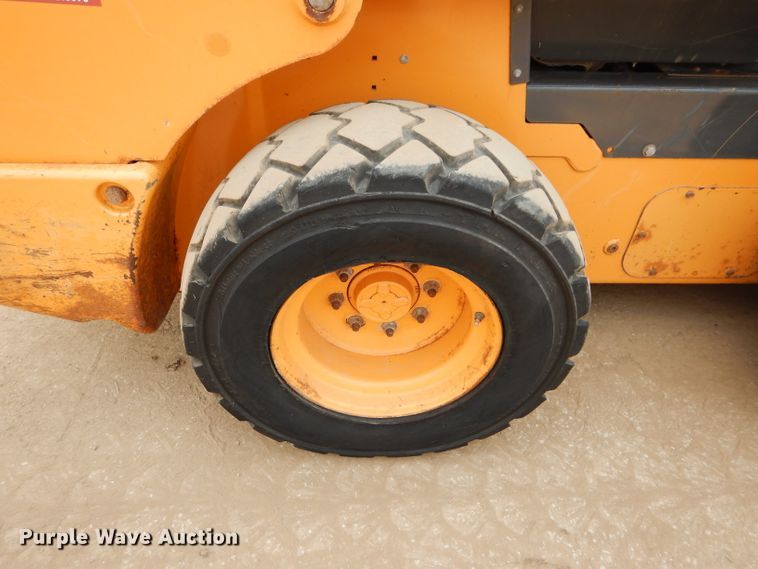 image for item DM4344 2013 Case SR220  skid steer loader
