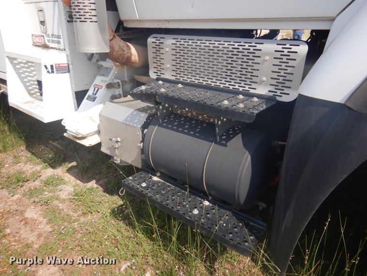 image for item DM5263 2014 International 7300  forestry bucket truck