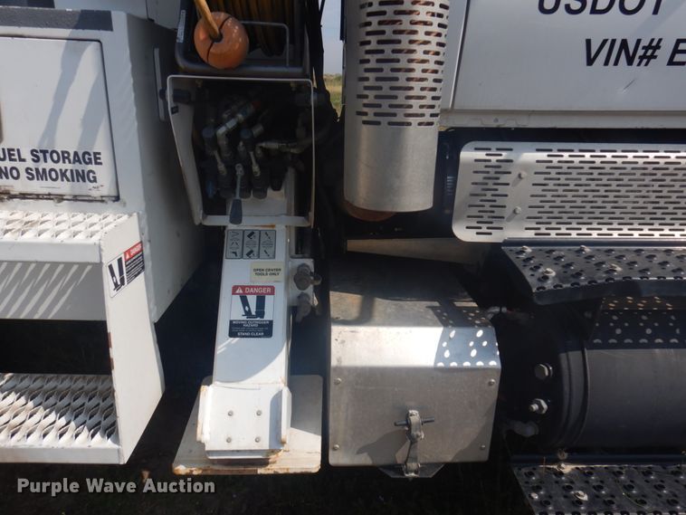 image for item DM5263 2014 International 7300  forestry bucket truck