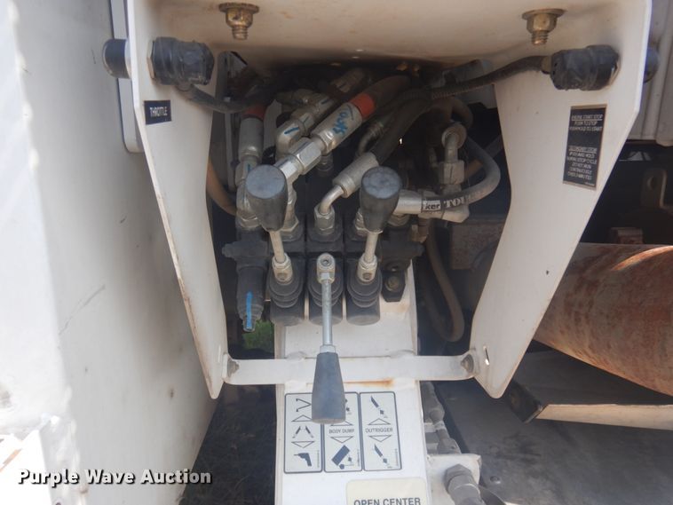 image for item DM5263 2014 International 7300  forestry bucket truck