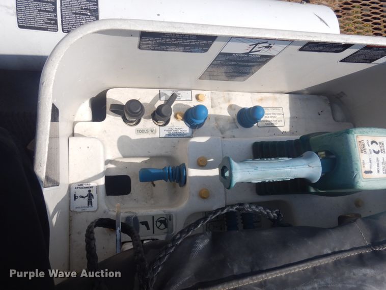 image for item DM5263 2014 International 7300  forestry bucket truck