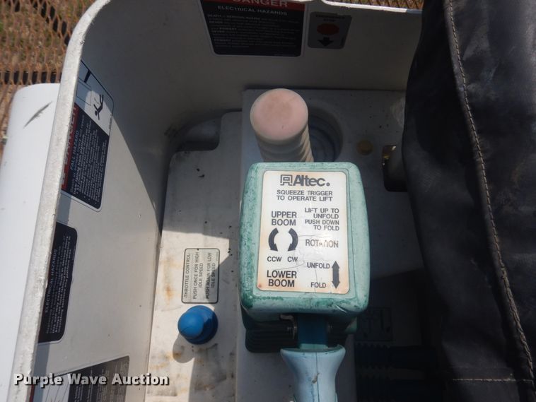 image for item DM5263 2014 International 7300  forestry bucket truck