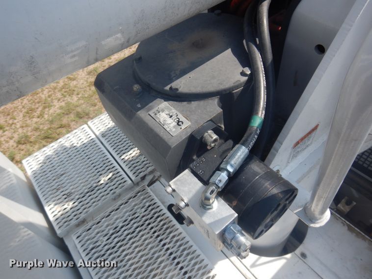 image for item DM5263 2014 International 7300  forestry bucket truck