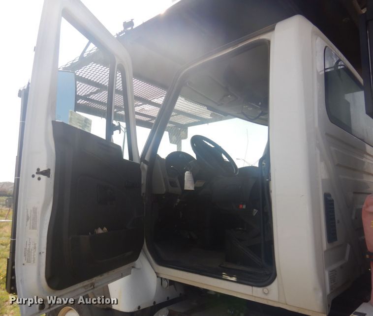 image for item DM5263 2014 International 7300  forestry bucket truck