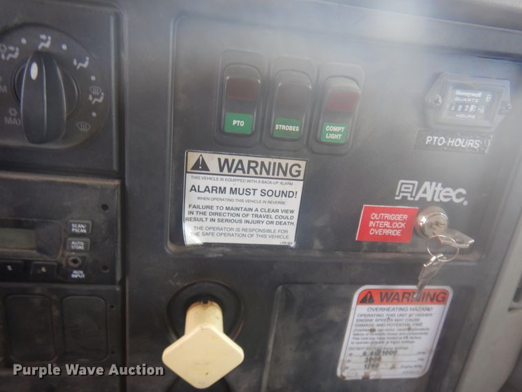 image for item DM5263 2014 International 7300  forestry bucket truck