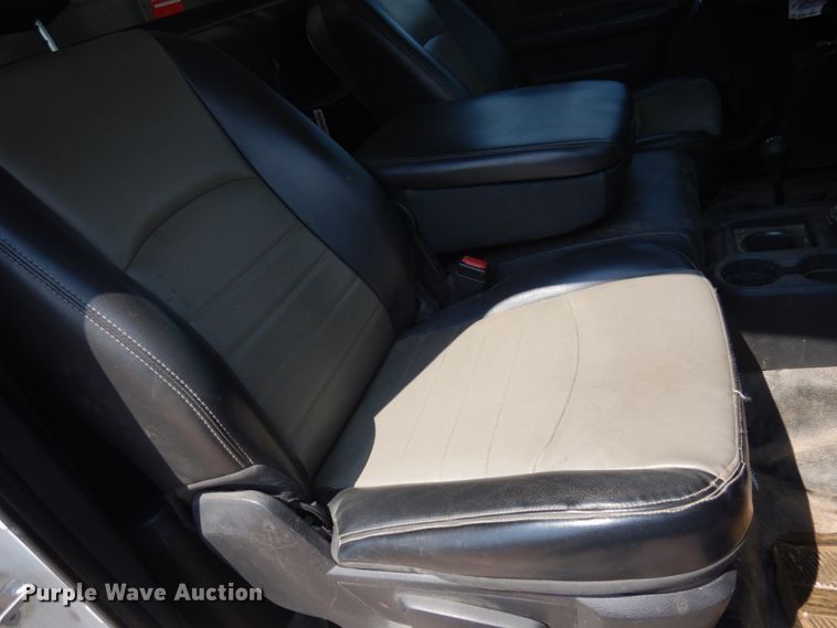 image for item DM5264 2012 Dodge Ram 5500 HD  bucket truck