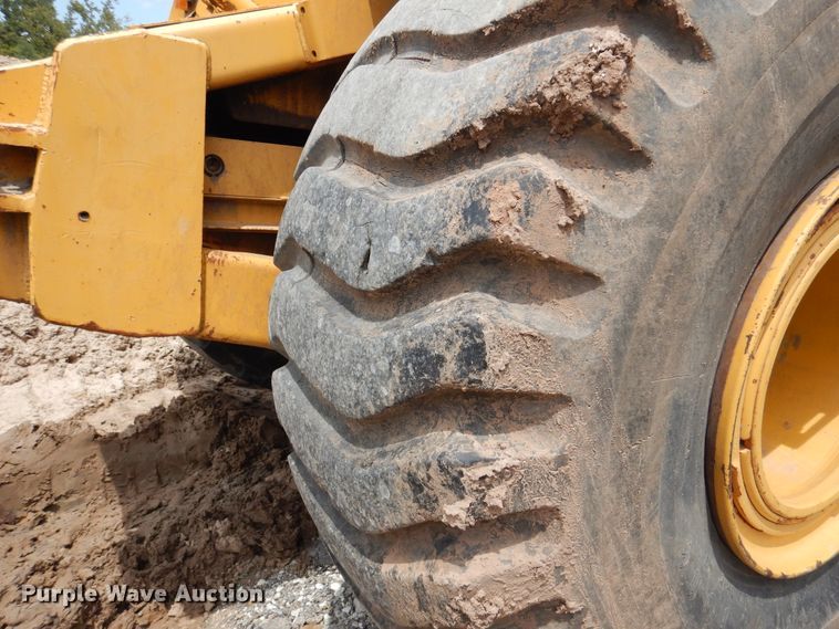 image for item DM6319 1989 John Deere 862B  elevating scraper