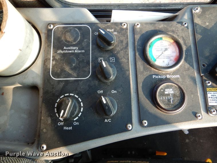 image for item DM6343 2013 Global Environment M3  street sweeper truck