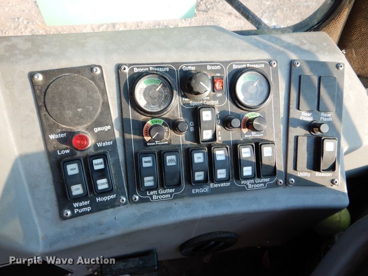 image for item DM6343 2013 Global Environment M3  street sweeper truck