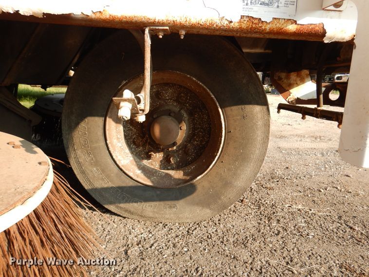 image for item DM6343 2013 Global Environment M3  street sweeper truck