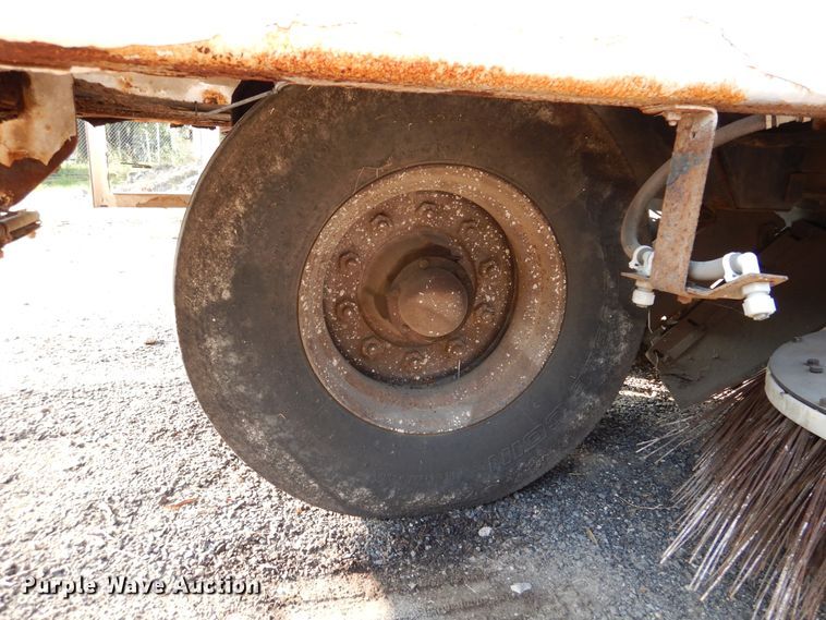 image for item DM6343 2013 Global Environment M3  street sweeper truck