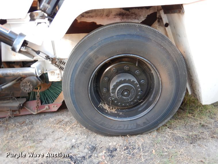 image for item DM6343 2013 Global Environment M3  street sweeper truck