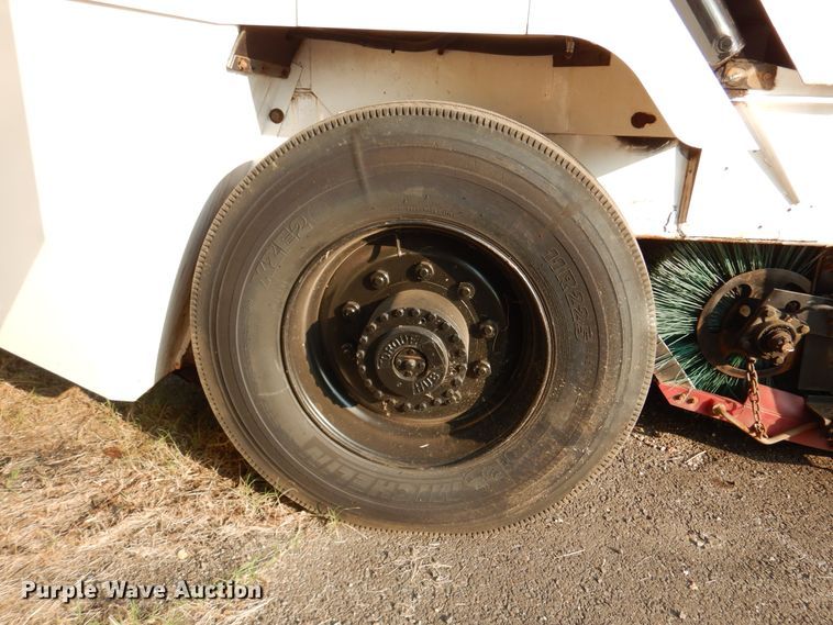 image for item DM6343 2013 Global Environment M3  street sweeper truck