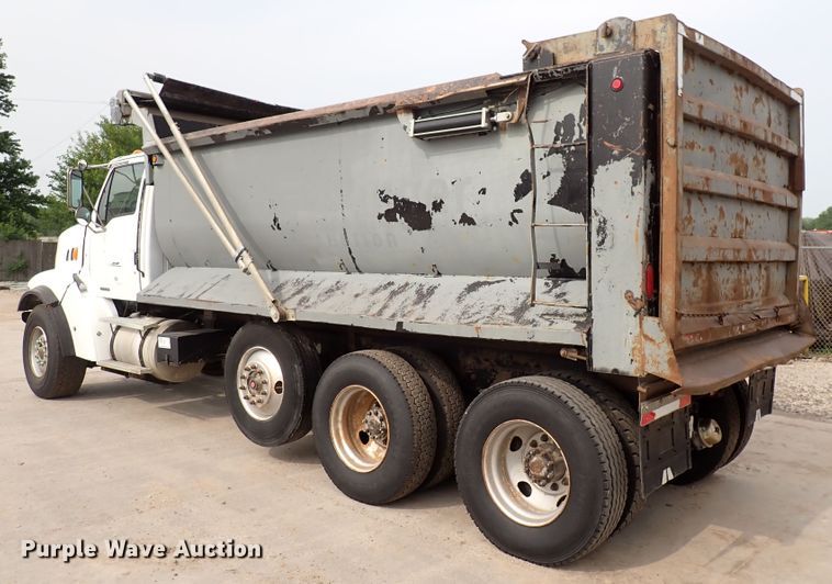 image for item DN1769 2000 Sterling LT9500  dump truck